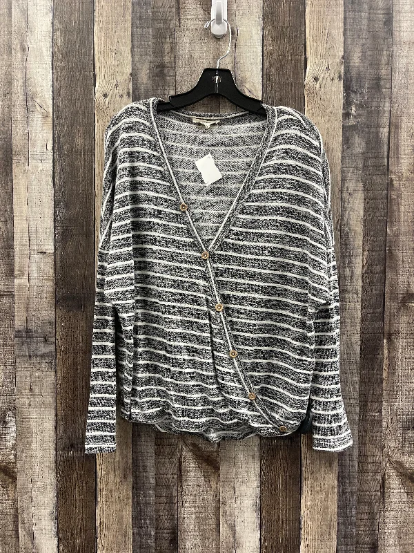 Top Long Sleeve By Fashion On Earth In Striped Pattern, Size: M